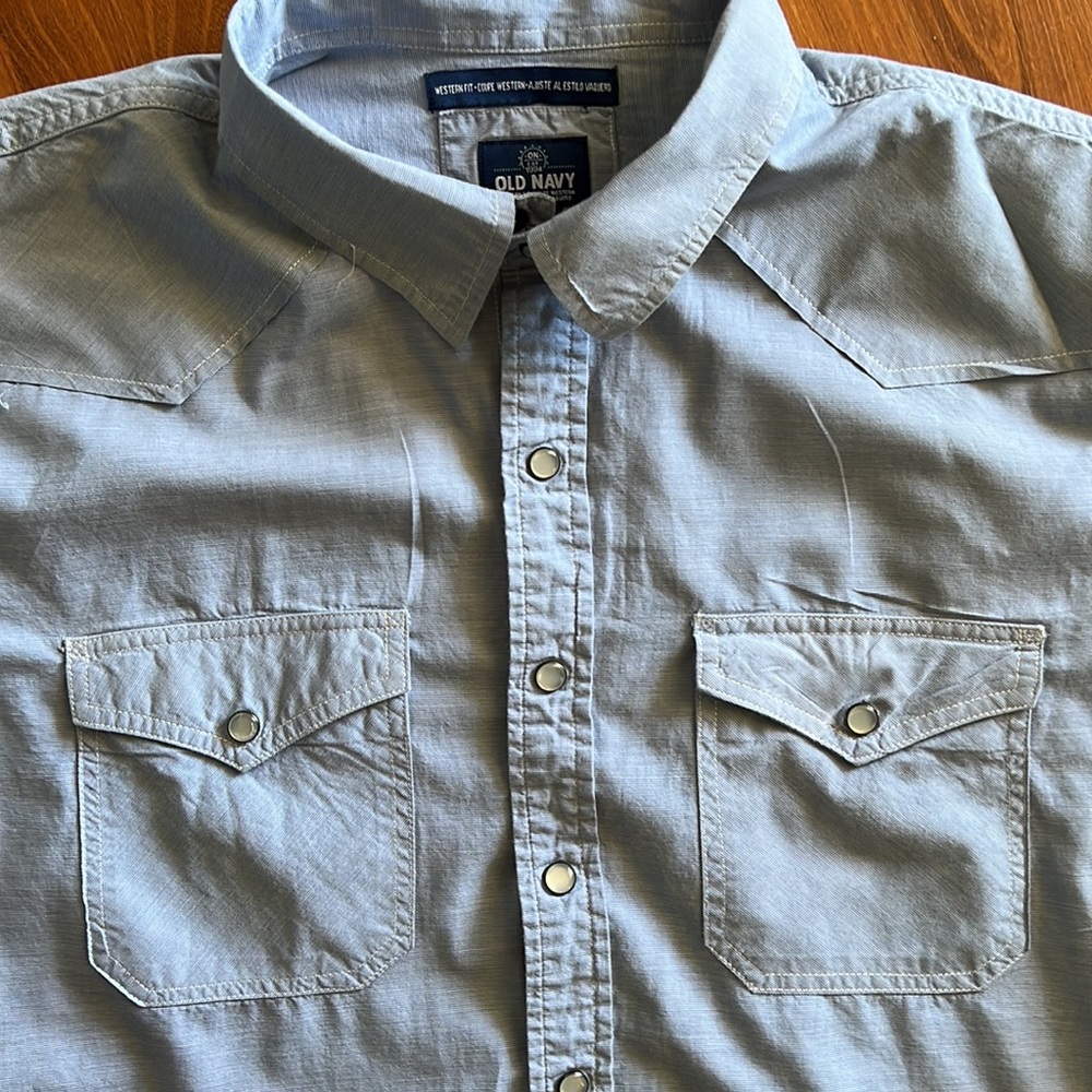 Old Navy mens snap down short sleeve. XL - Picture 3 of 5